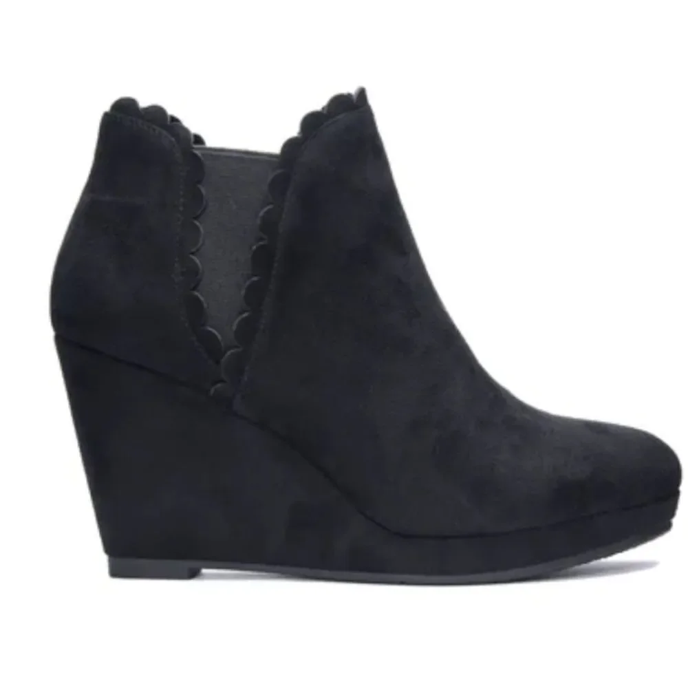 CHINESE LAUNDRY VANGO SUEDE WOMENS WEDGE BOOTIE - Picture 2 of 13